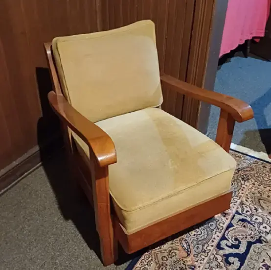 Antiguo Sillon de Living en Madera Nativa Laqueado - 2