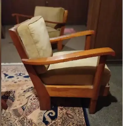 Antiguo Sillon de Living en Madera Nativa Laqueado - miniatura 3