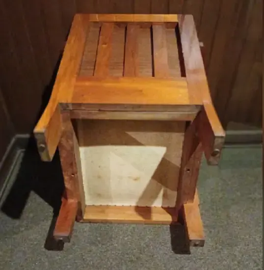 Antiguo Sillon de Living en Madera Nativa Laqueado - 4