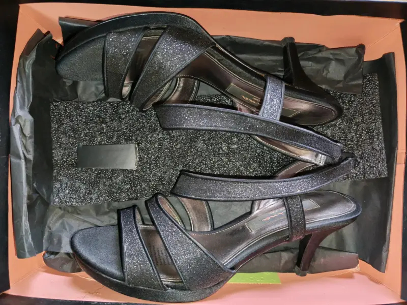 Sandalias de tacón negras brillantes para mujer - 2