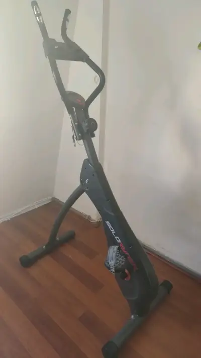 Bicicleta estática Solorider con pantalla digital - miniatura 2