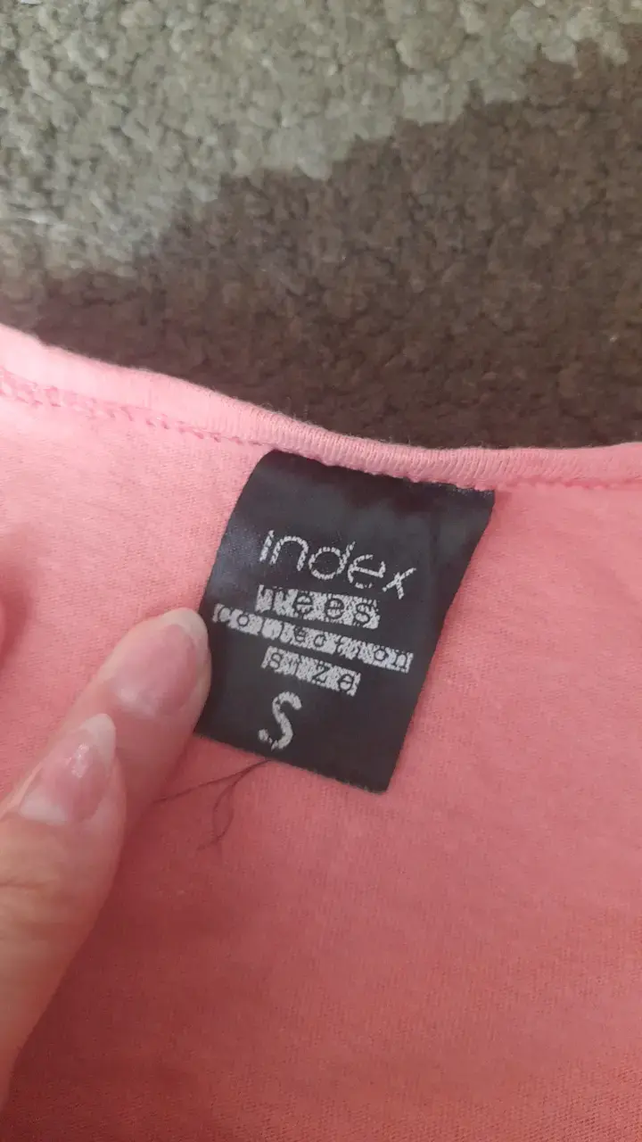 Polera rosa con estampado de jirafa - 2