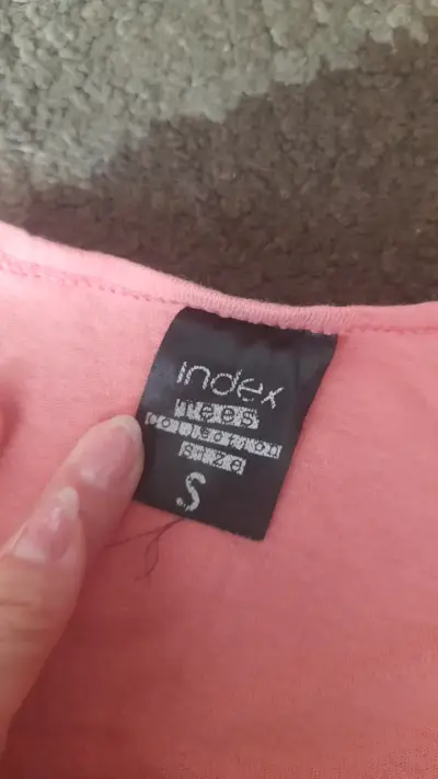 Polera rosa con estampado de jirafa - miniatura 2