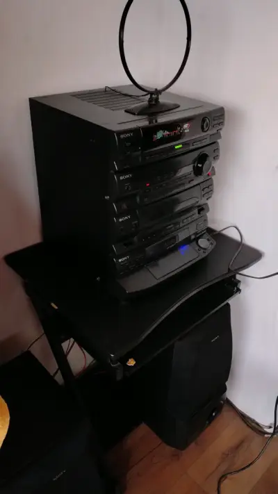 Equipo de sonido Sony con parlantes - miniatura 1