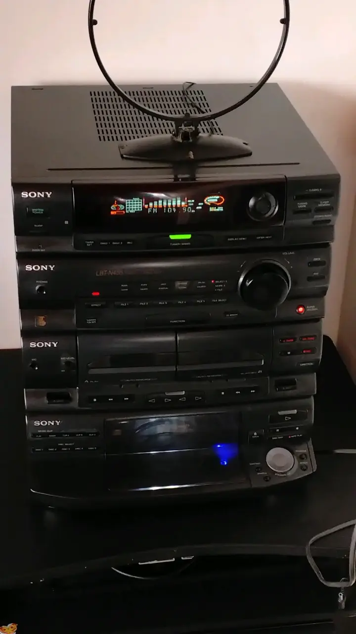 Equipo de sonido Sony con parlantes - 4