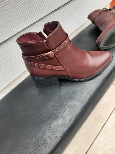 Botines de cuero marrón con hebilla y tachas - miniatura 2
