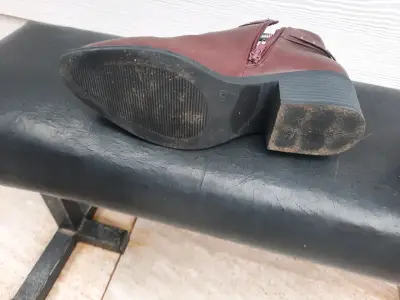 Botines de cuero marrón con hebilla y tachas - miniatura 3