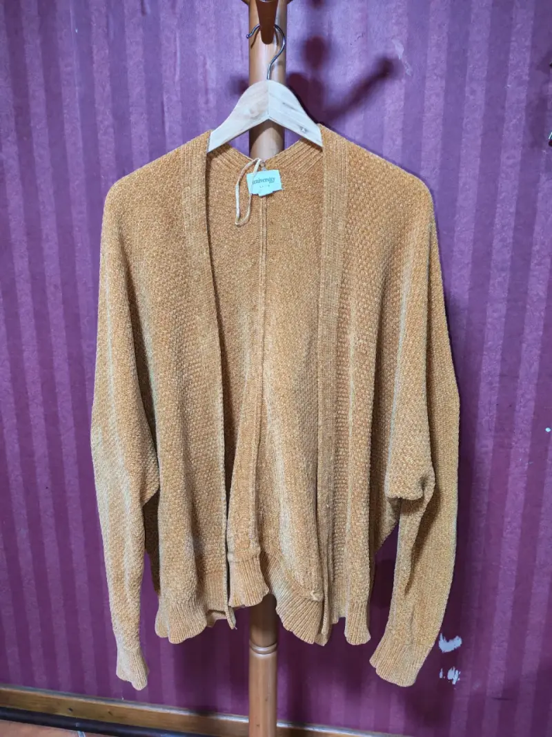 Cárdigan de punto color mostaza para mujer