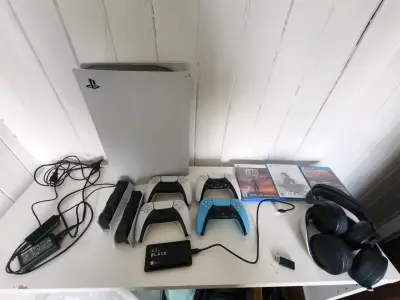Consola PlayStation 5 con accesorios y juegos - miniatura 2