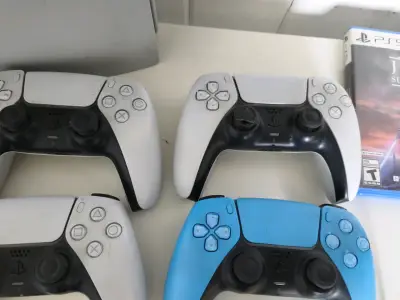Consola PlayStation 5 con accesorios y juegos - miniatura 4