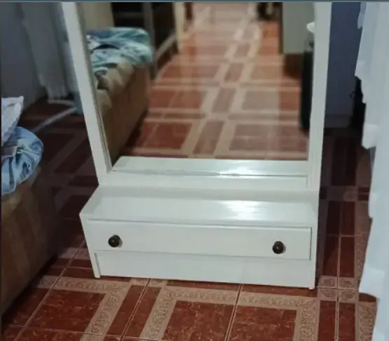 Espejo de pie con cajón blanco - 2