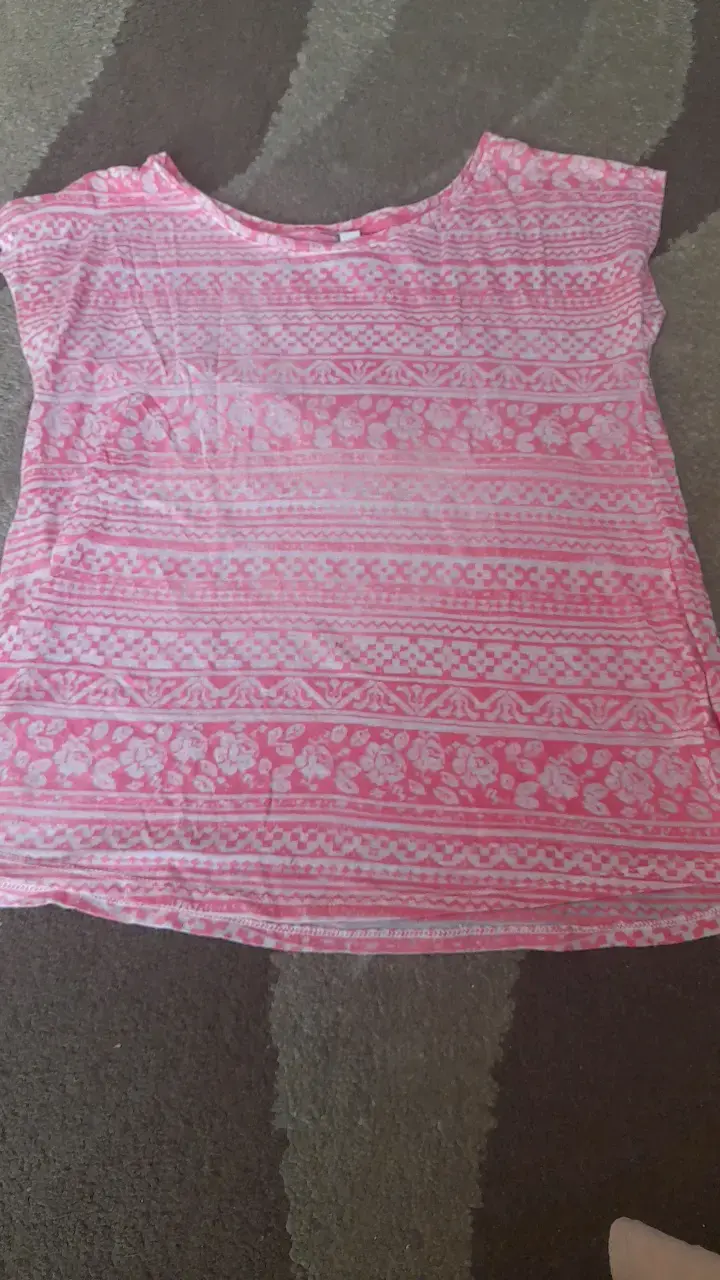 Blusa rosa con estampado floral