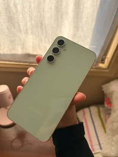 Samsung Galaxy S23 fE verde en buen estado - miniatura 1