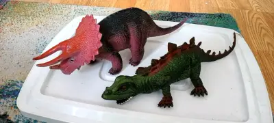 Figuras grandes de dinosaurios de juguete - miniatura 1