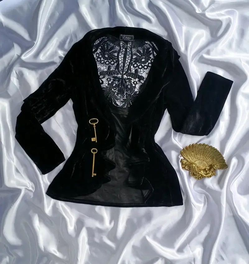 Blazer de terciopelo negro con encaje - 3