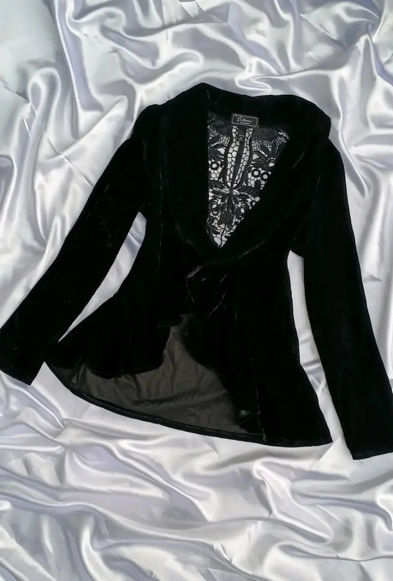 Blazer de terciopelo negro con encaje - 2
