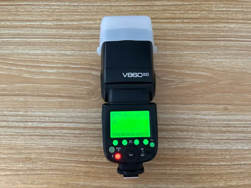Flash Godox V860IIc para Canon con accesorios - 3