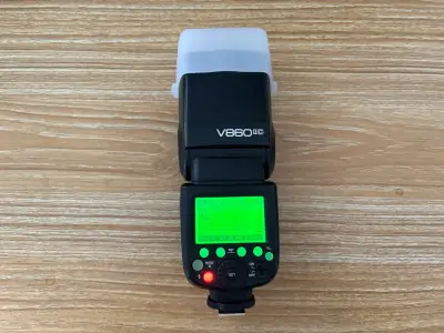 Flash Godox V860IIc para Canon con accesorios - miniatura 3