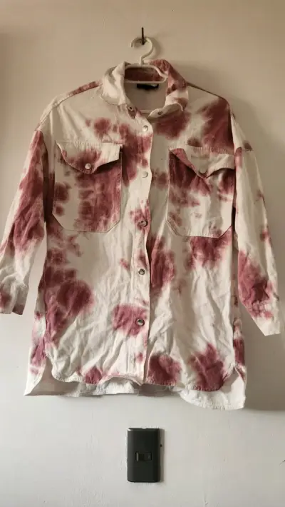 Camisa larga tie-dye rosa y blanca - miniatura 1