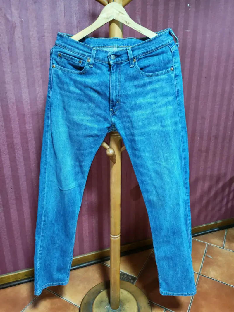 Jeans clásicos de mezclilla azul