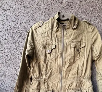 Chaqueta verde militar con bolsillos y cierre - miniatura 2
