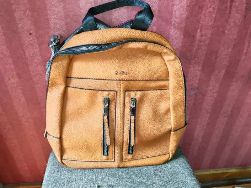 Mochila color camel