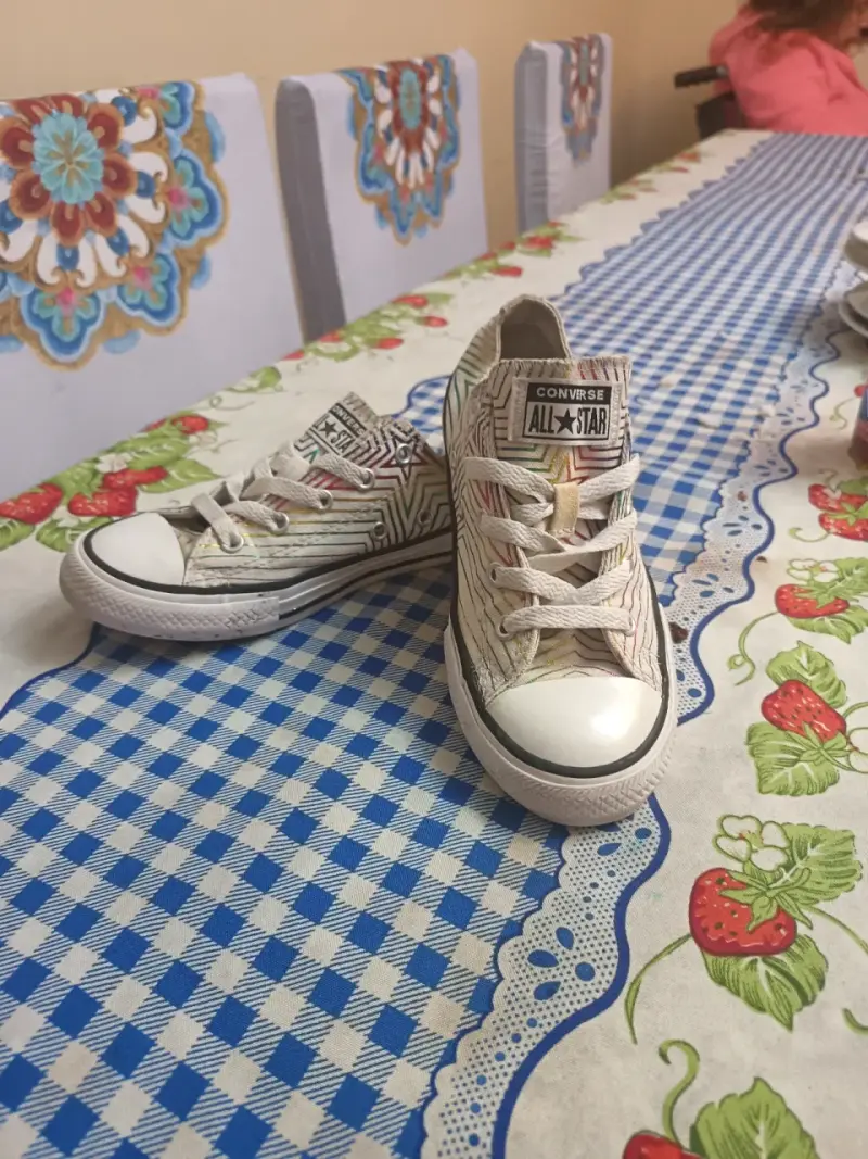 Zapatillas Converse All Star con diseño colorido - 1
