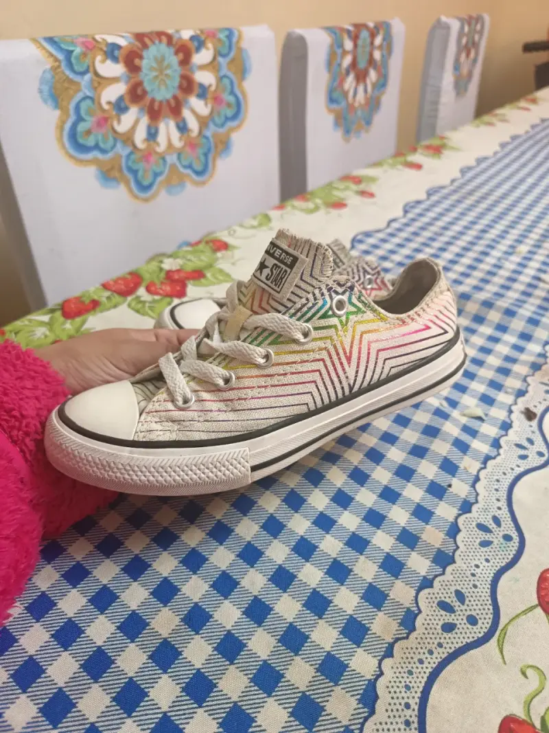 Zapatillas Converse All Star con diseño colorido - 2
