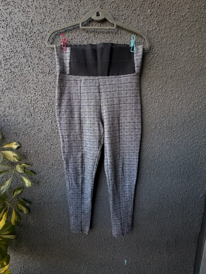 Pantalones de maternidad a cuadros grises - 1
