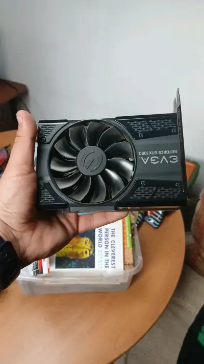 Tarjeta Gráfica EVGA GeForce GTX 1050 TI - miniatura 1