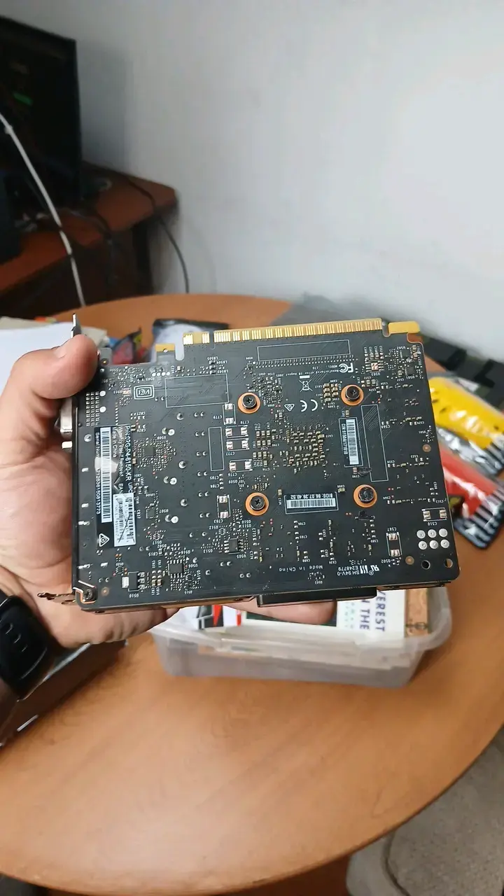Tarjeta Gráfica EVGA GeForce GTX 1050 TI - 3