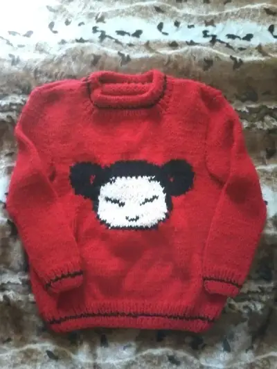 Suéter rojo con estampado de Pucca - miniatura 1