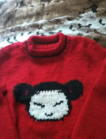 Suéter rojo con estampado de Pucca - miniatura 2