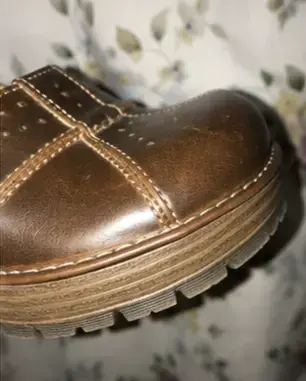 Zapatos de cuero marrón con tacón grueso - 4