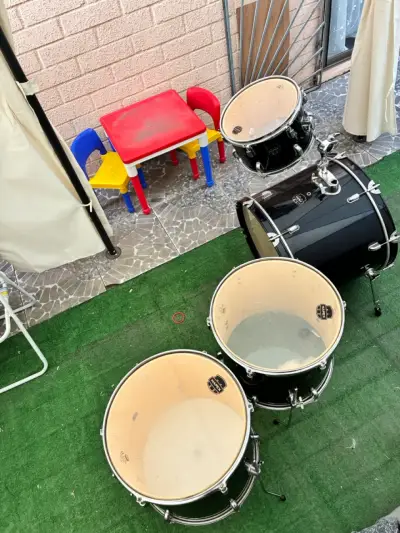 Batería acústica Mapex azul en buen estado - miniatura 1