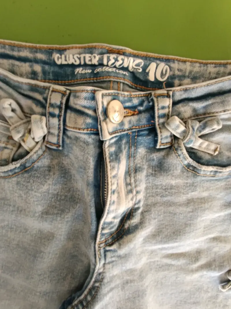 Jeans azules con lazos decorativos para mujer - 2