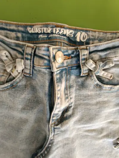 Jeans azules con lazos decorativos para mujer - miniatura 2