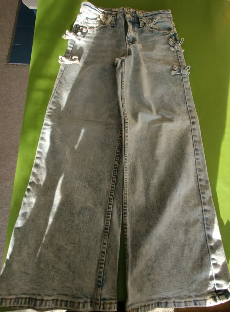 Jeans azules con lazos decorativos para mujer - 3