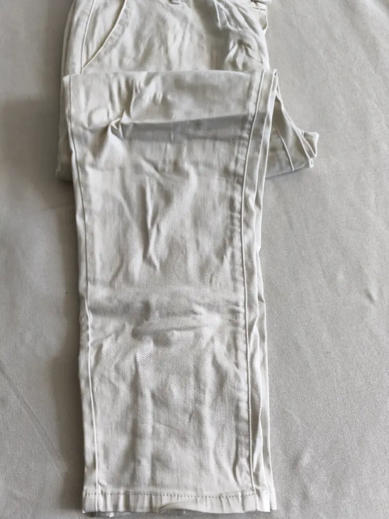 Pantalones beige de algodón con botones dorados - 4