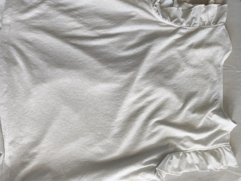 Blusa sin mangas blanca con volantes - 2