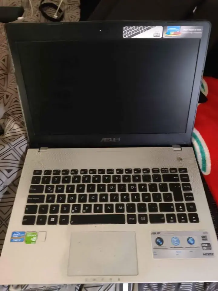 Laptop ASUS Intel Core i7 con Windows 7