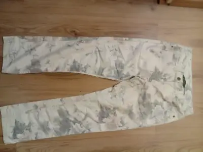 Pantalones de mezclilla con estampado floral - miniatura 1