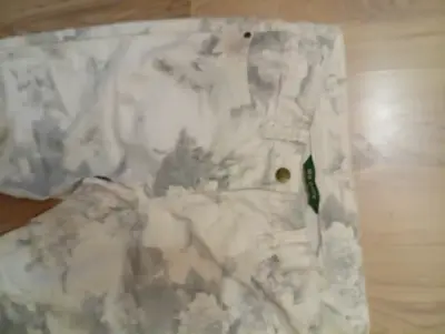 Pantalones de mezclilla con estampado floral - miniatura 2