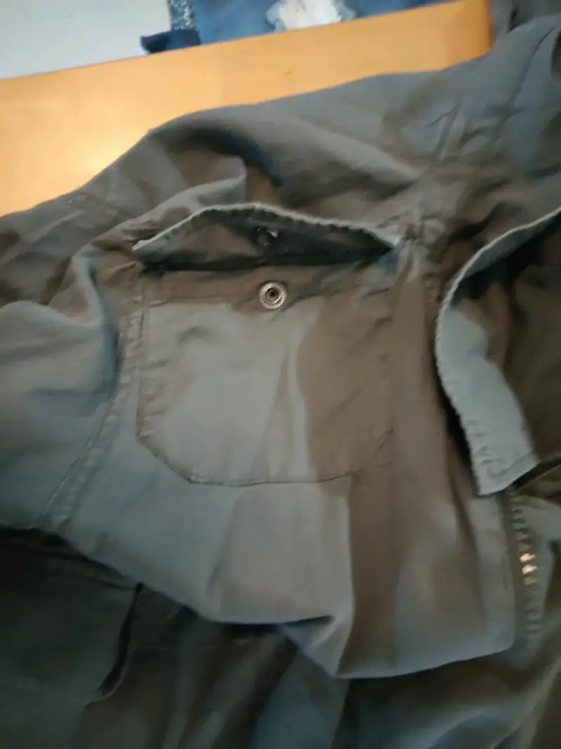 Chaqueta verde militar con cierre y bolsillos - 5