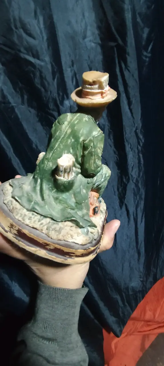 Figura decorativa de hombre con oveja en cerámica - 3