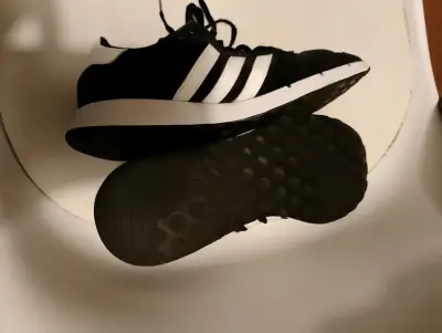 Zapatillas deportivas negras Adidas para hombre - miniatura 3
