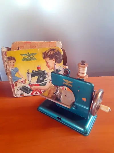 ANTIGUA MAQUINA DE COSER ALEMANA 1950 JUGUETE - miniatura 5