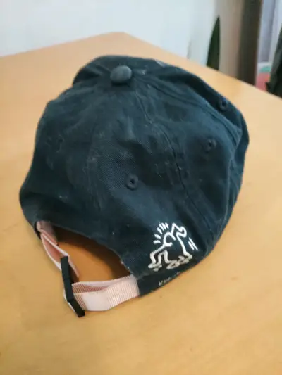Gorra negra Keith Haring H&M ajustable - miniatura 2