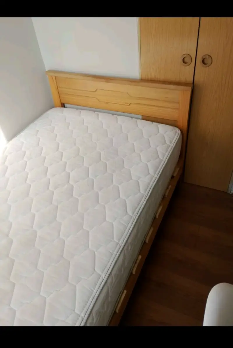 Cama individual con colchón en buen estado - 5