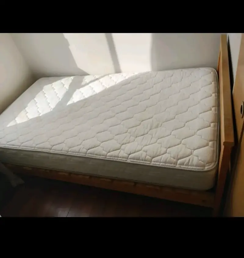 Cama individual con colchón en buen estado - 6